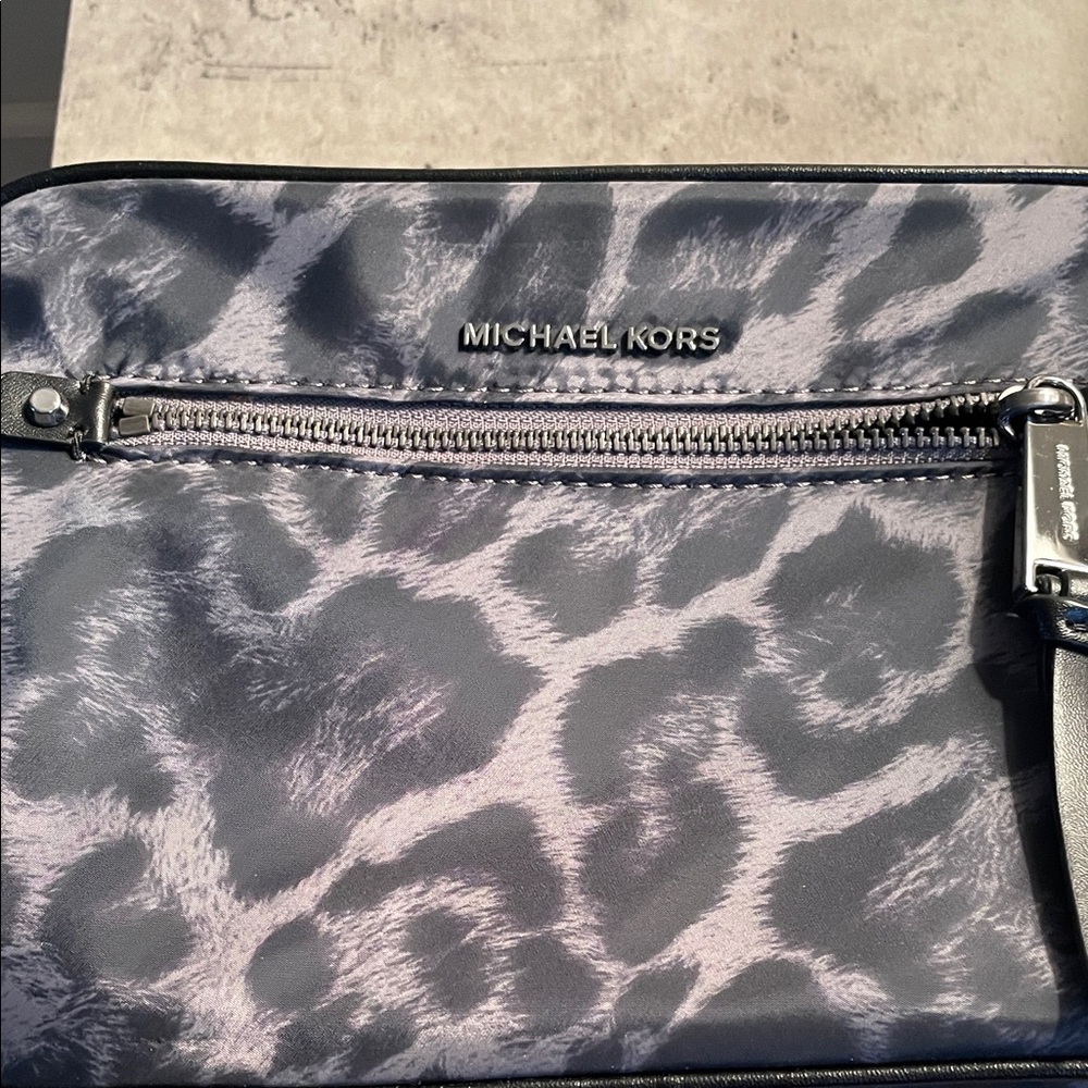 Michael Kors Gray Leopard Print Belt Bag never used - Picture 3 of 3
